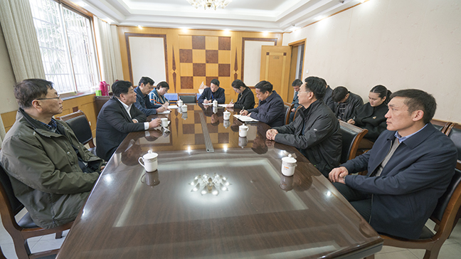 4：圖為戴董事長(cháng)在招商場(chǎng)召開(kāi)安全會(huì )議.jpg