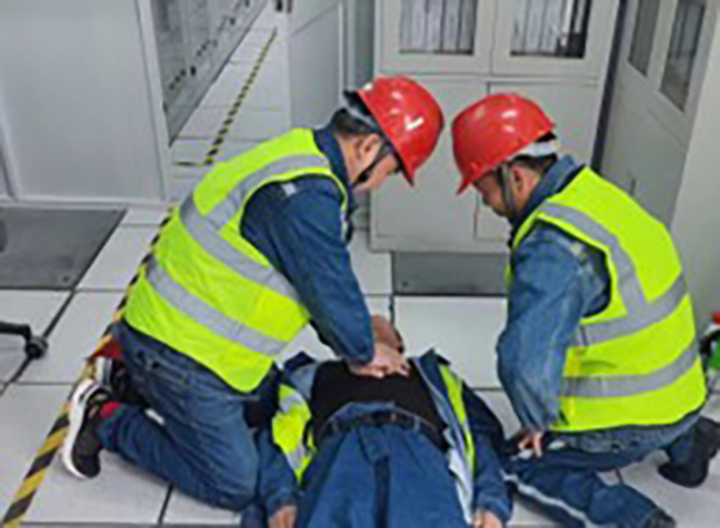 圖4 大豐光伏觸電應急演練施救現場(chǎng).jpg